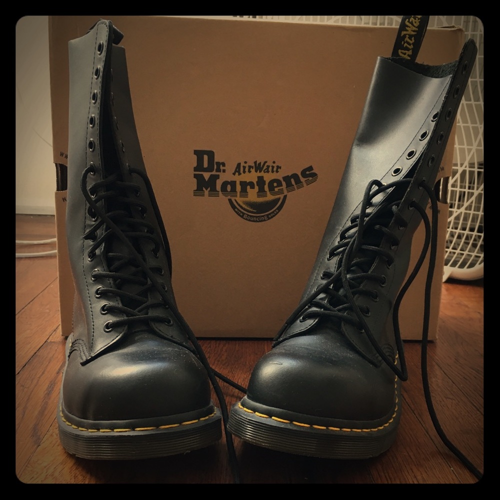 Dr Martens 1940 Boot - Black Fine Haircell - UK 6